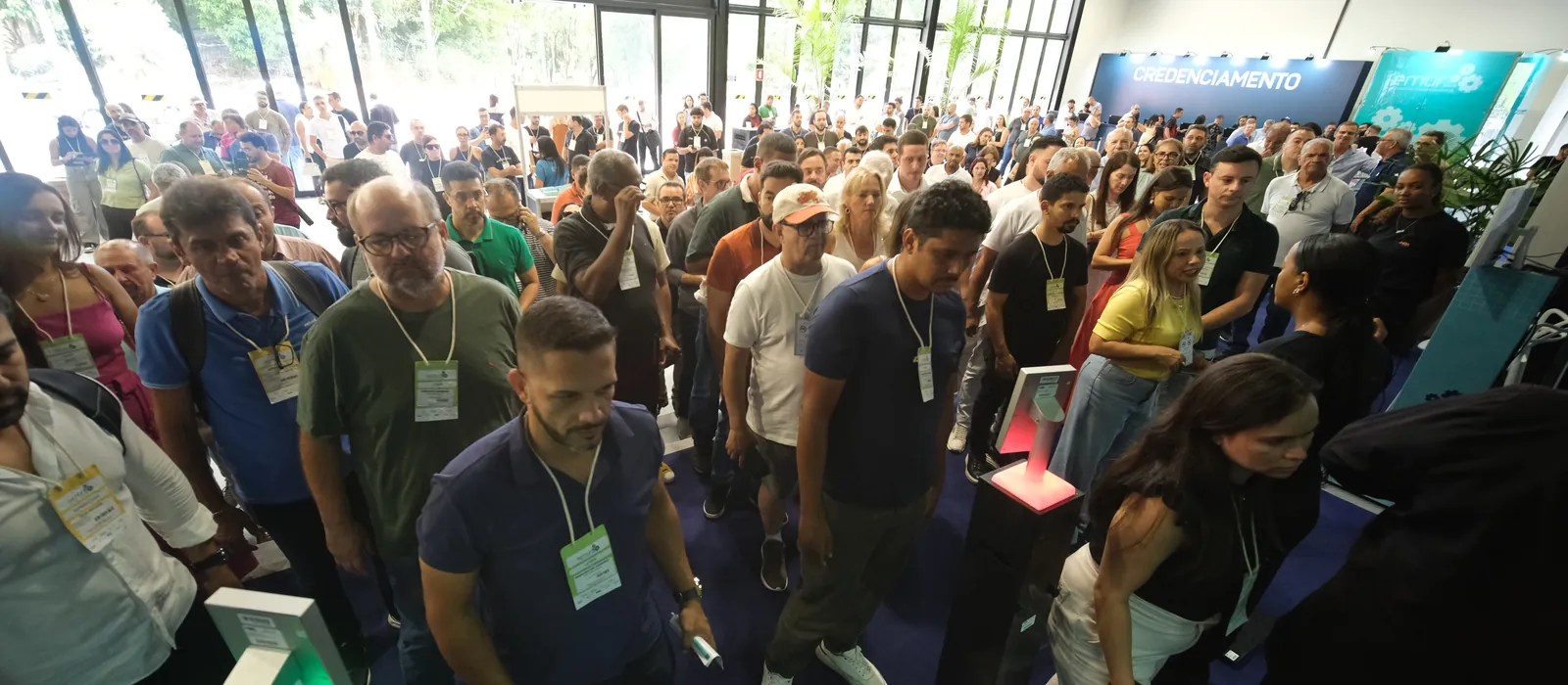 Chegada de visitantes credenciados na FEMUR 2026