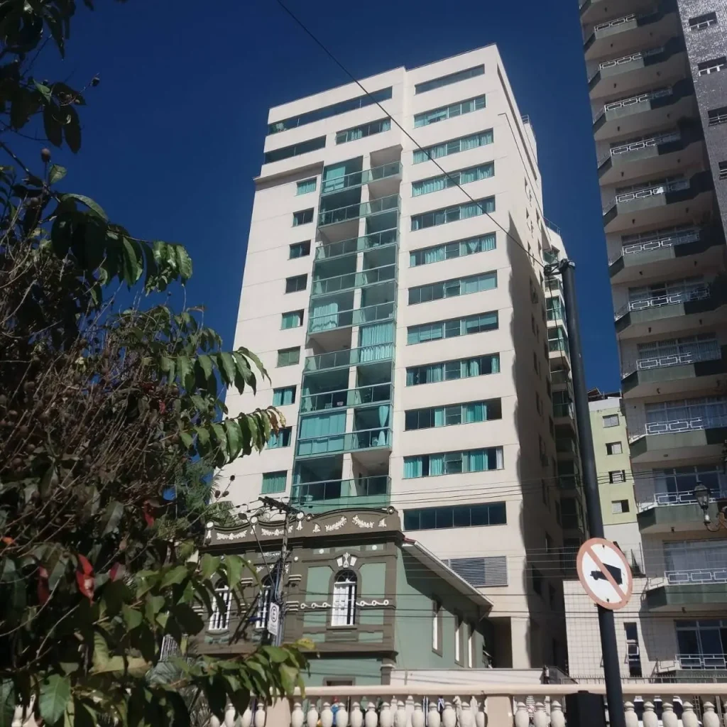 Torre residencial atendida pela MBC