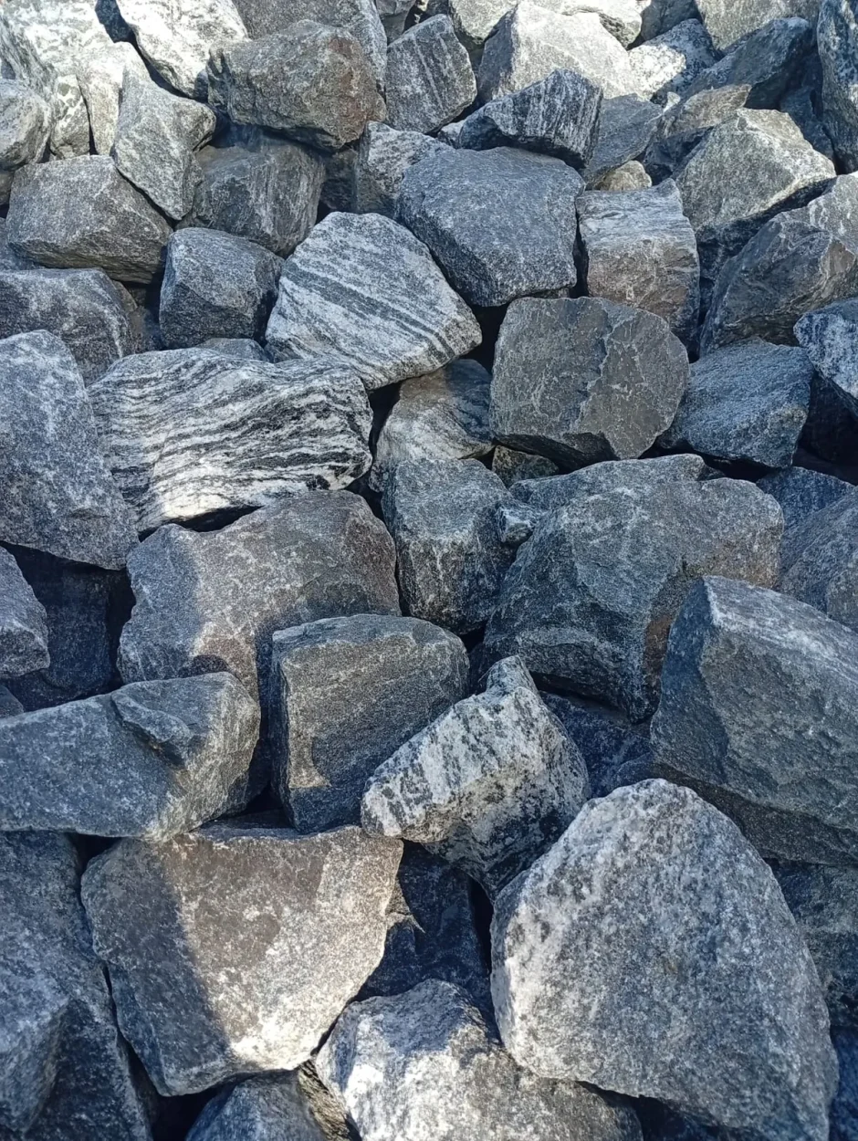 Pedra marroada da pedreira MBC