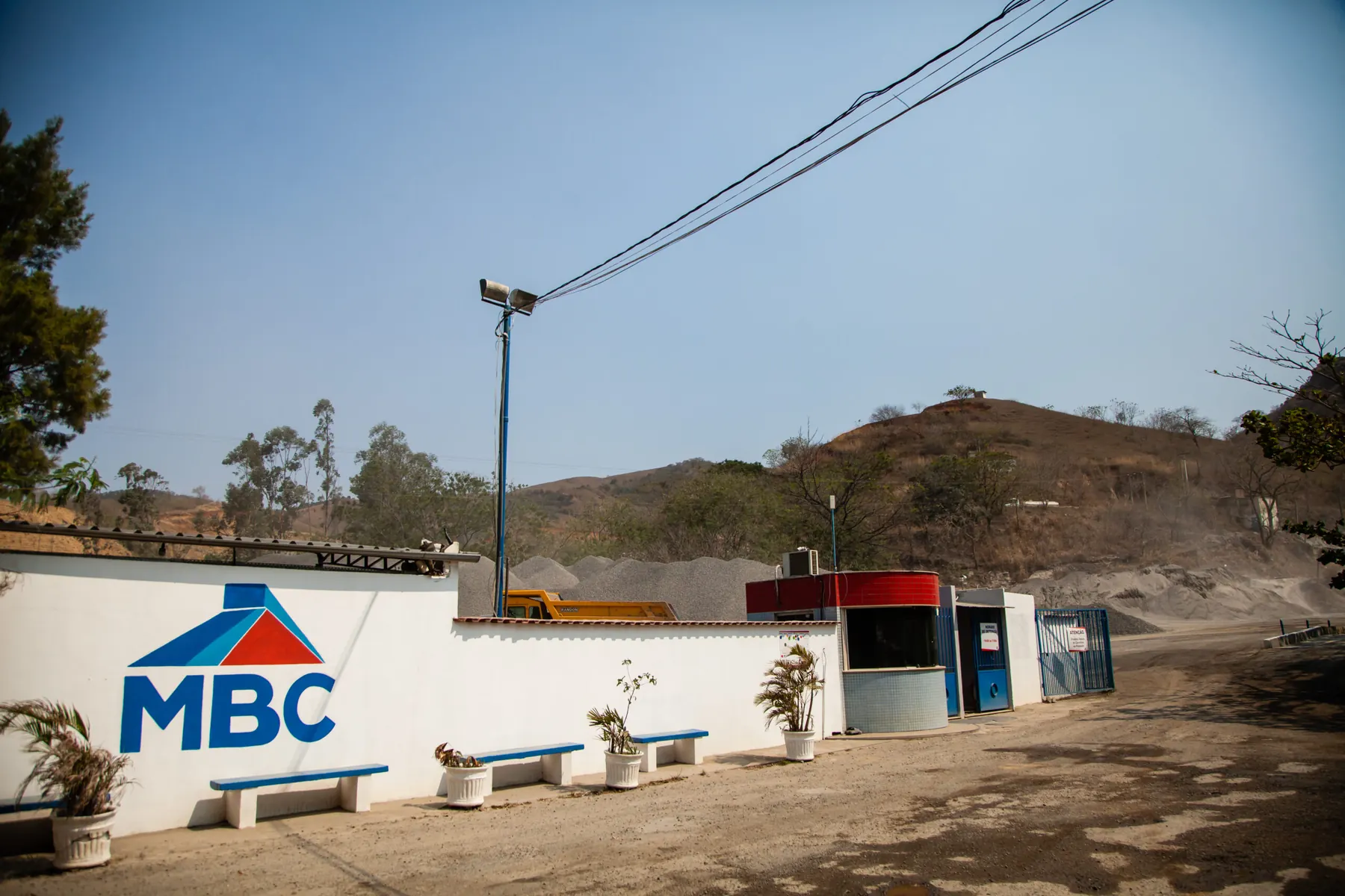 Entrada da pedreira MBC em São Geraldo (MG)