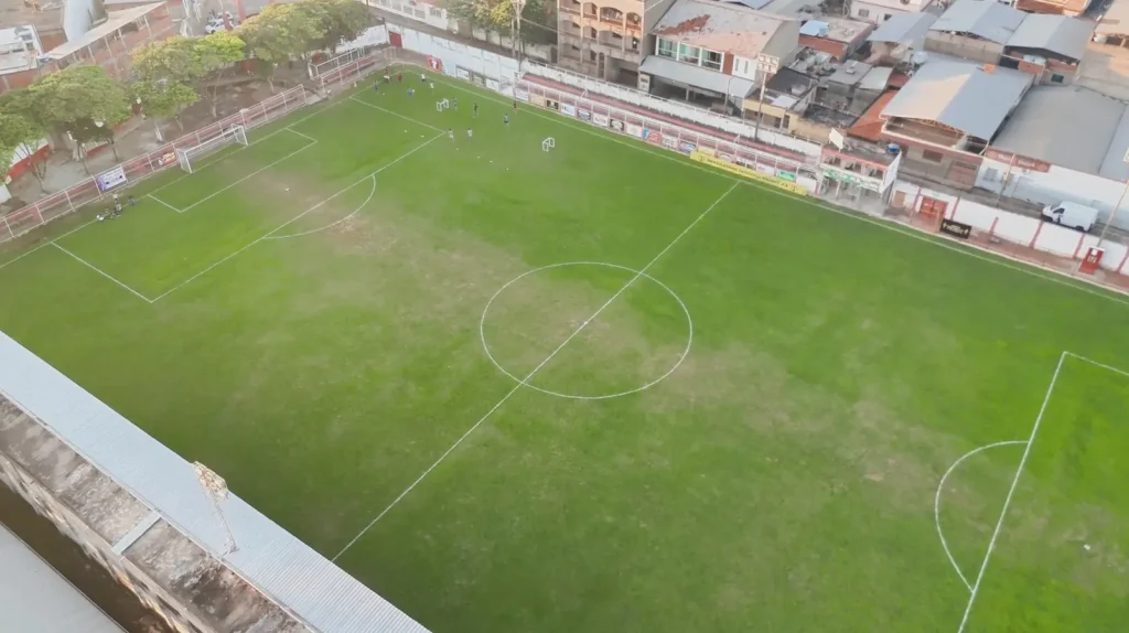Campo de futebol de projeto esportivo apoiado pela MBC