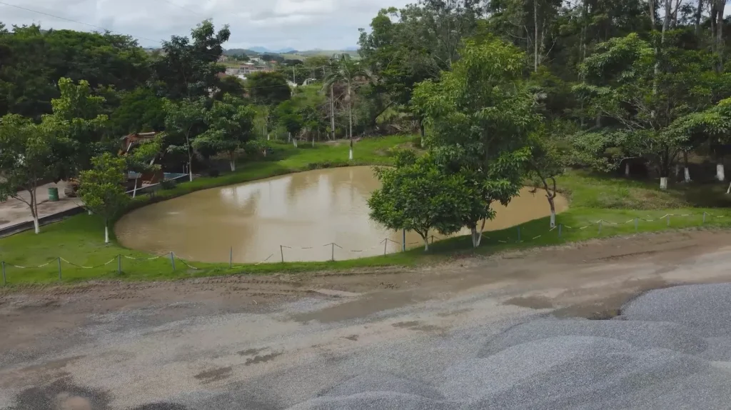Lagoa e área verde preservada em unidade da MBC