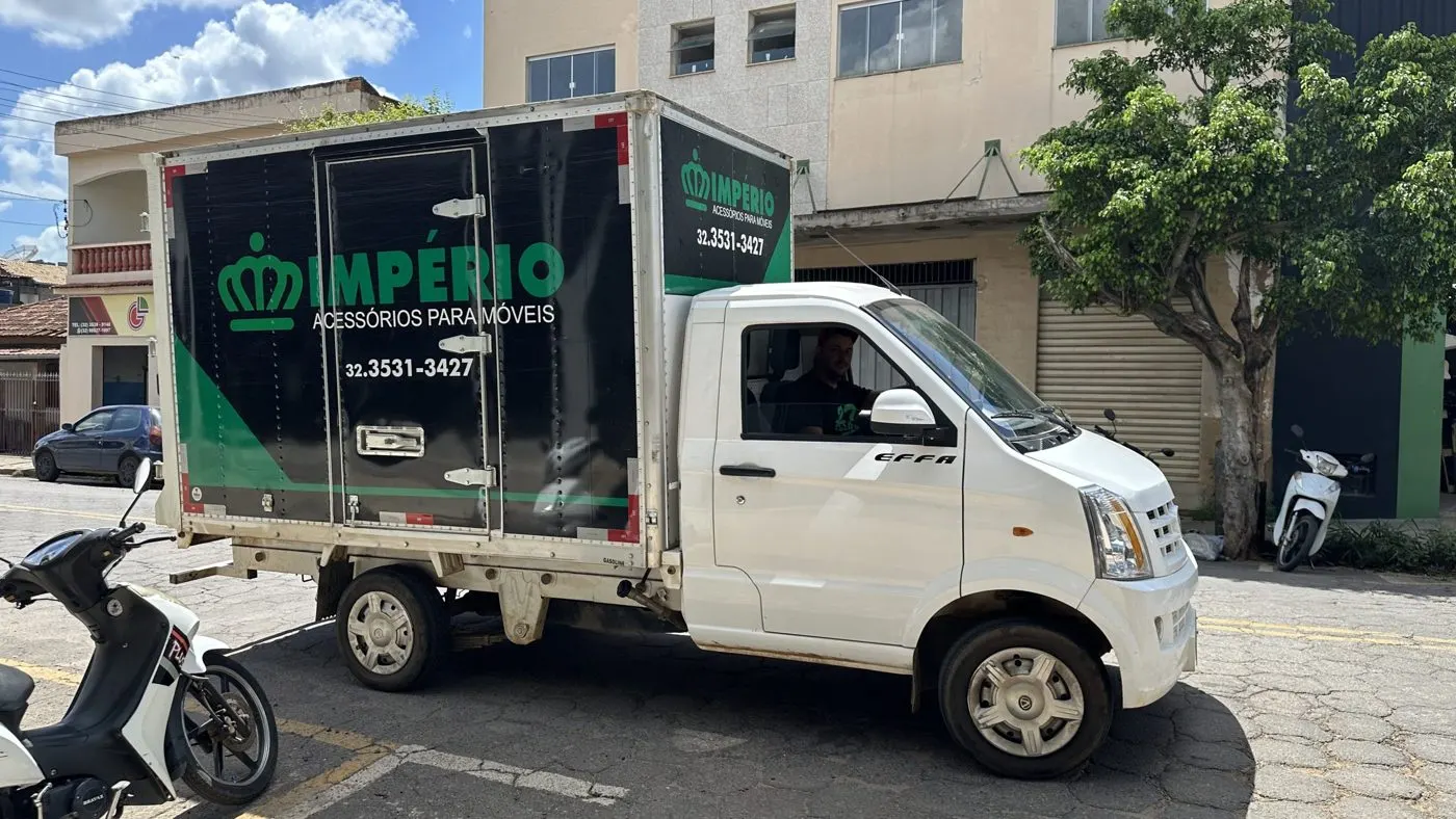 Caminhão de entregas da Império
