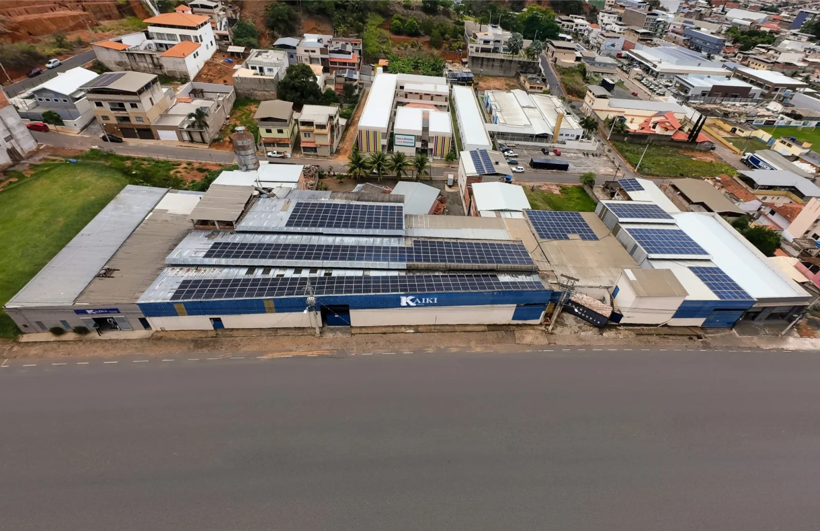 Vista aérea da fábrica da Kaiki Móveis em Rodeiro