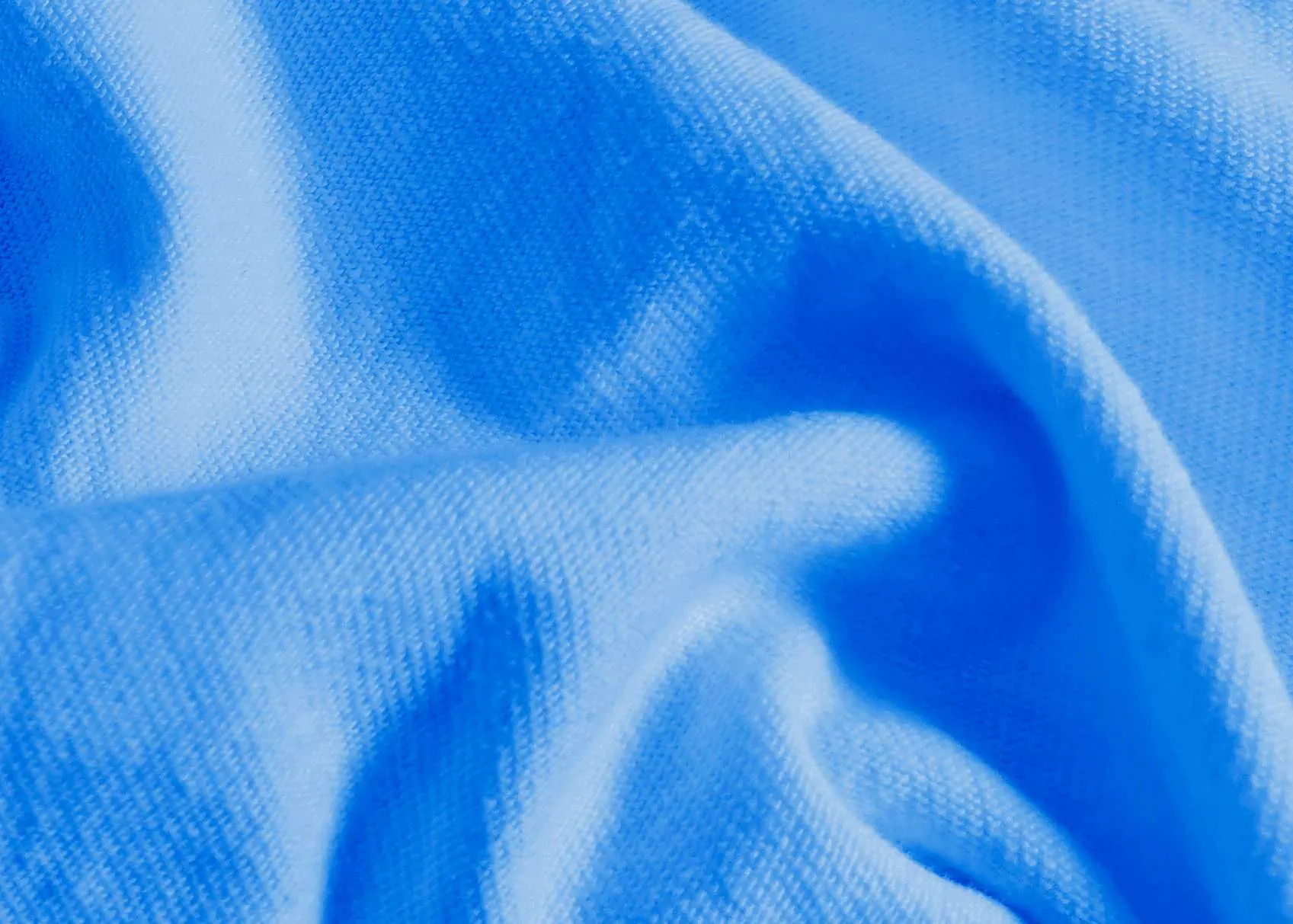 Tecido azul amassado, o mesmo da capa do catálogo Lufer 2026