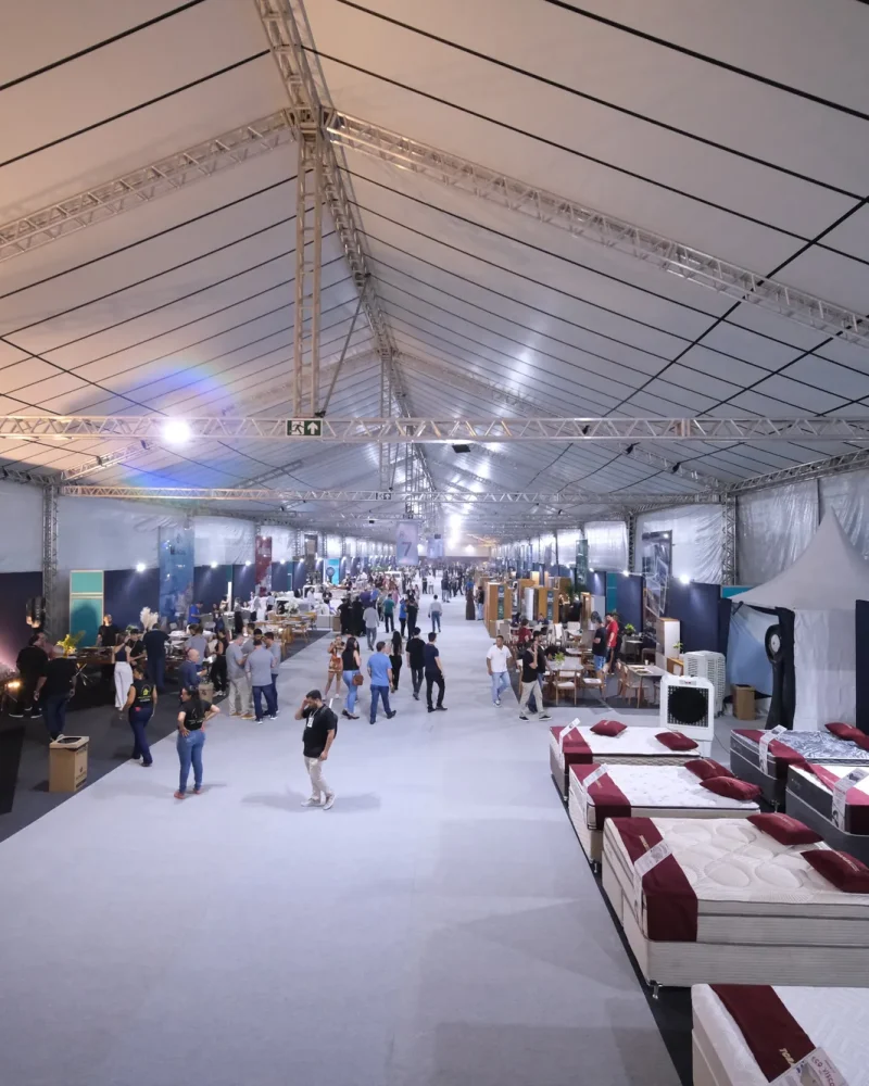 O pavilhão da FEMUR 2026, com os corredores de expositores abertos ao público.