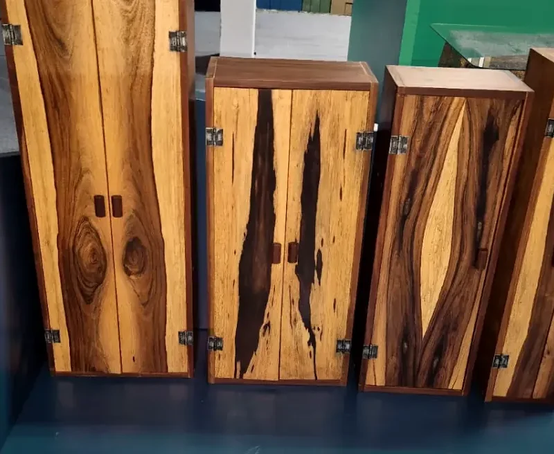 Peça em exposição — biombo