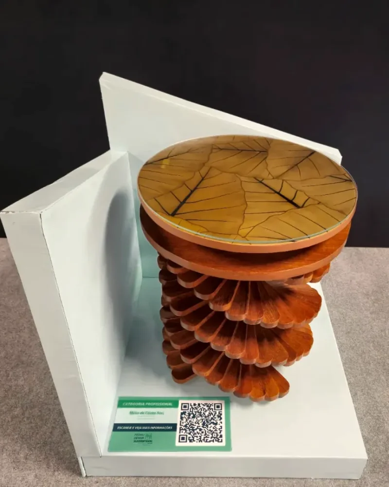 Peça em exposição — mesa inteira