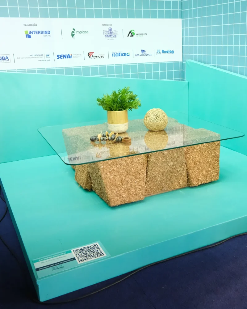 Mesa de Centro Relevo, da Josandro Móveis, premiada na categoria Indústria FEMUR em 2026