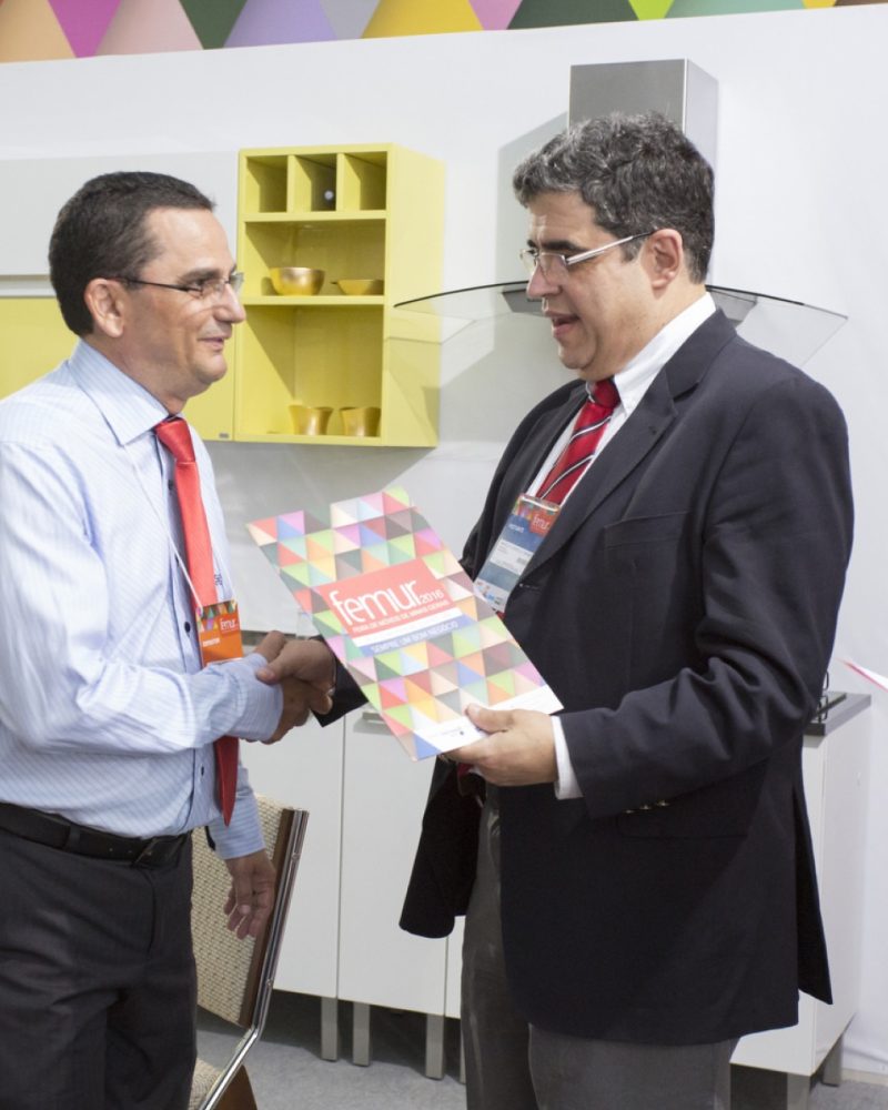 Entrega dos certificados aos premiados da 1ª edição, em 2016.