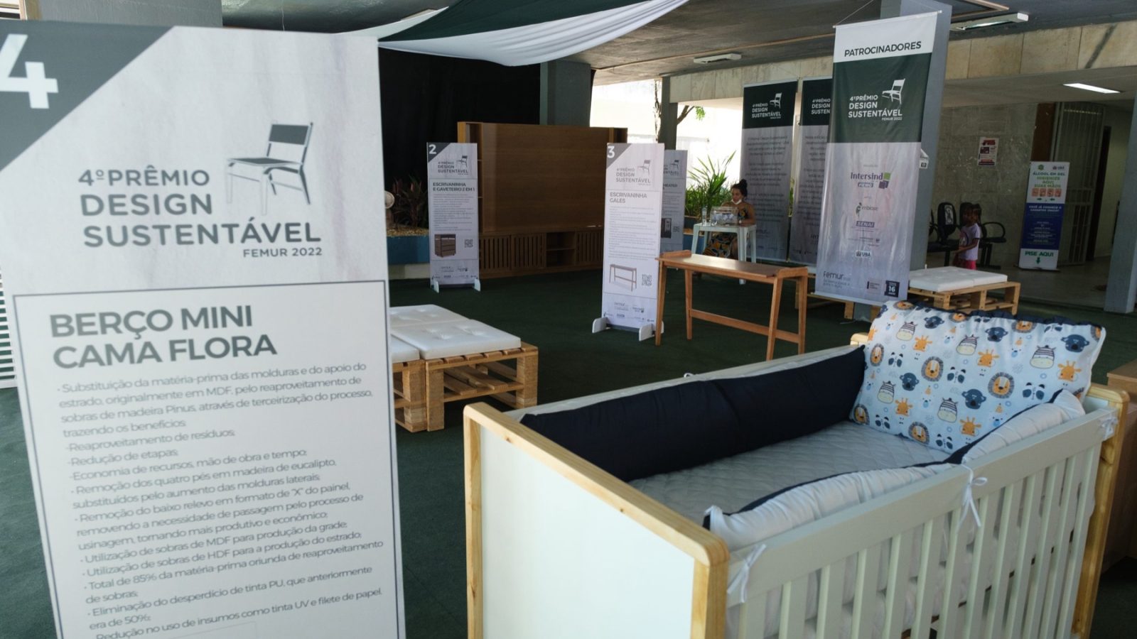 Berço Mini Cama Flora em exposição na 4ª edição do Prêmio Design Sustentável, em 2022.