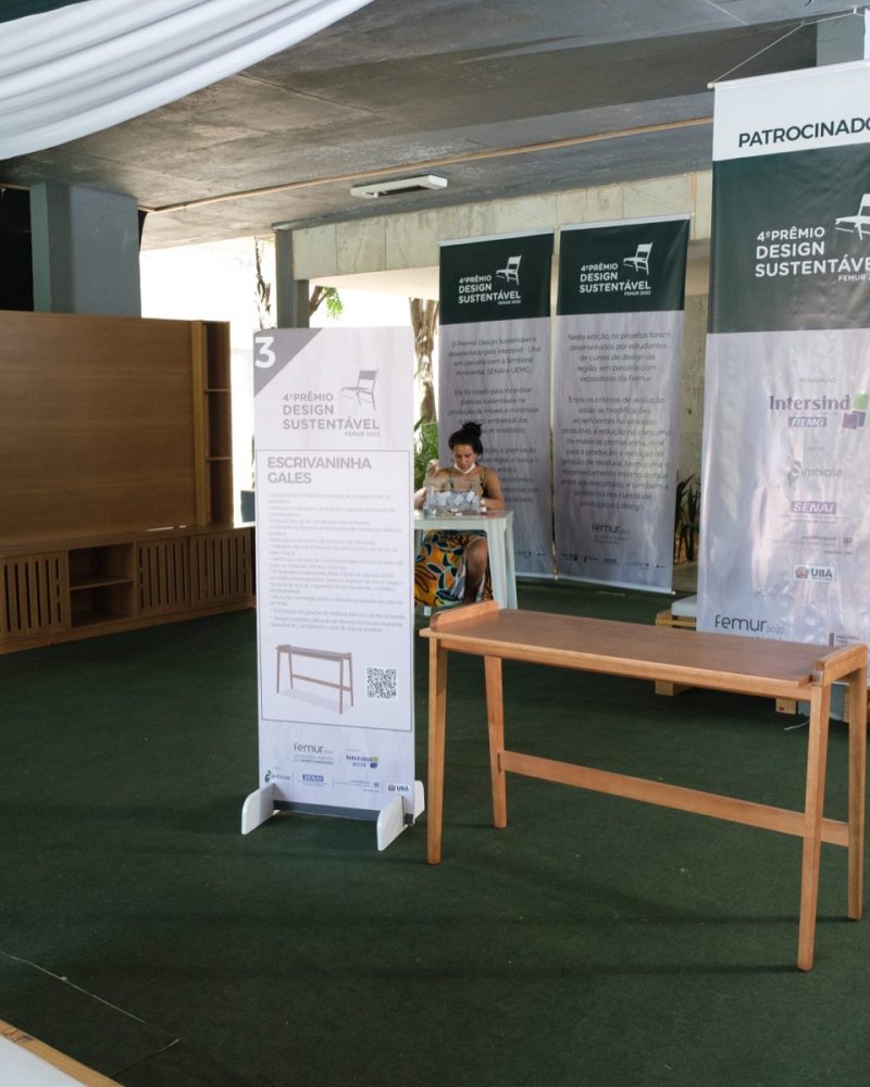 Espaço expositivo da 4ª edição, com os projetos e suas fichas, em 2022.