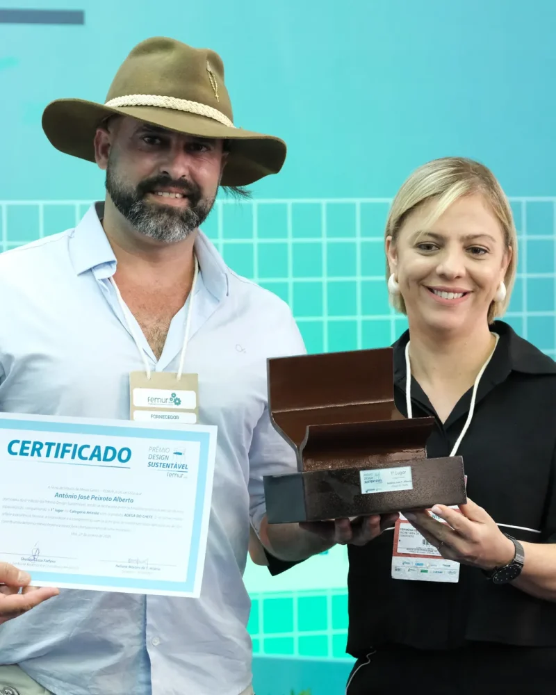 Premiado recebe certificado e troféu na cerimônia da 6ª edição, em 2026.