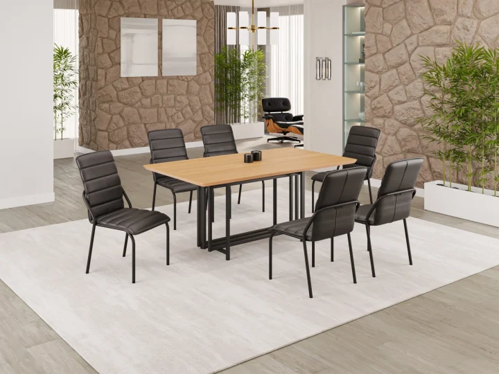 Conjunto de mesa com seis cadeiras pretas, em sala com parede de pedra