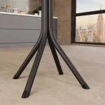 Detalhe da base tubular da mesa Holanda