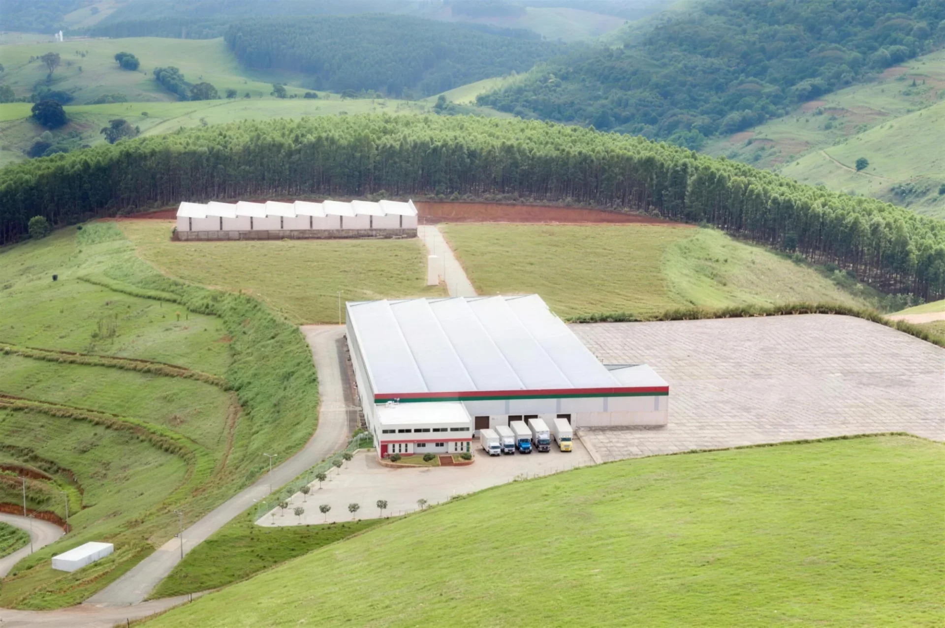 Vista aérea da fábrica da Móveis Teixeira em Rodeiro, MG